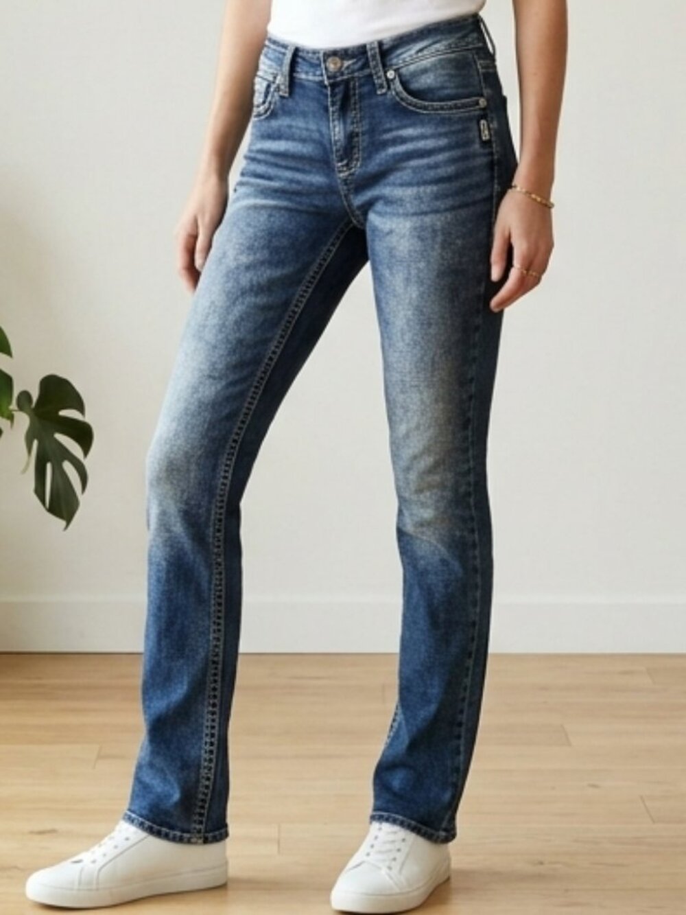 🆕✨ Silver Jeans - Dark Wash Distressed Straight Leg
